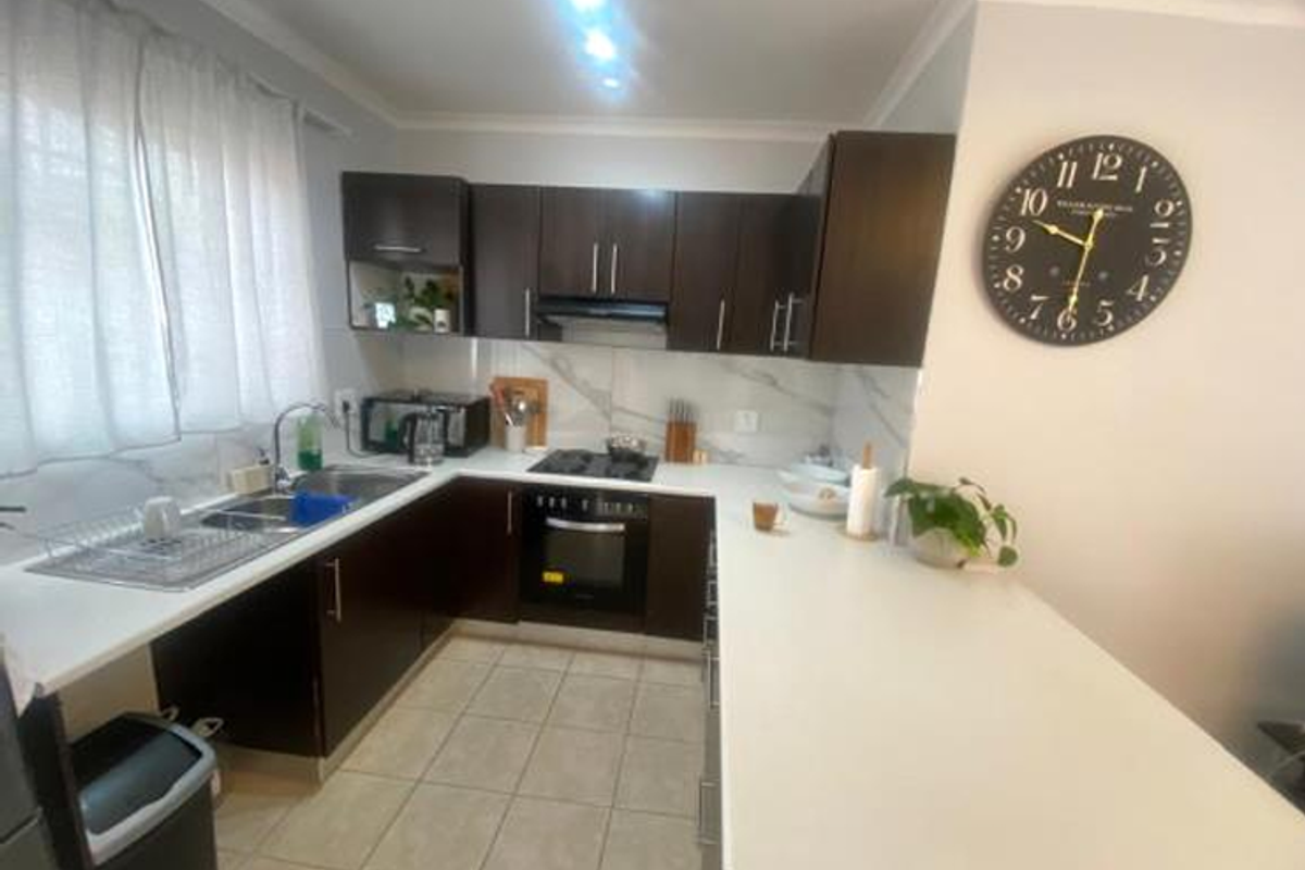 Delightful 2 Bedroom rocky Crest Unit - Photo 2