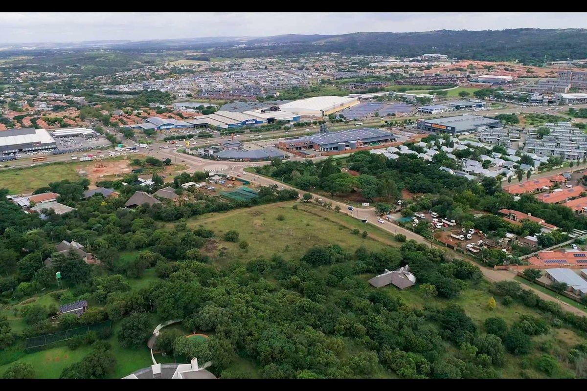 ***ECO DEVELOPMENT OPPORTUNITY IN THE HEART OF EQUESTRIA***NEARLY 100 UNITS - TOTAL AREA OF 3,94 HA*** - Photo 4
