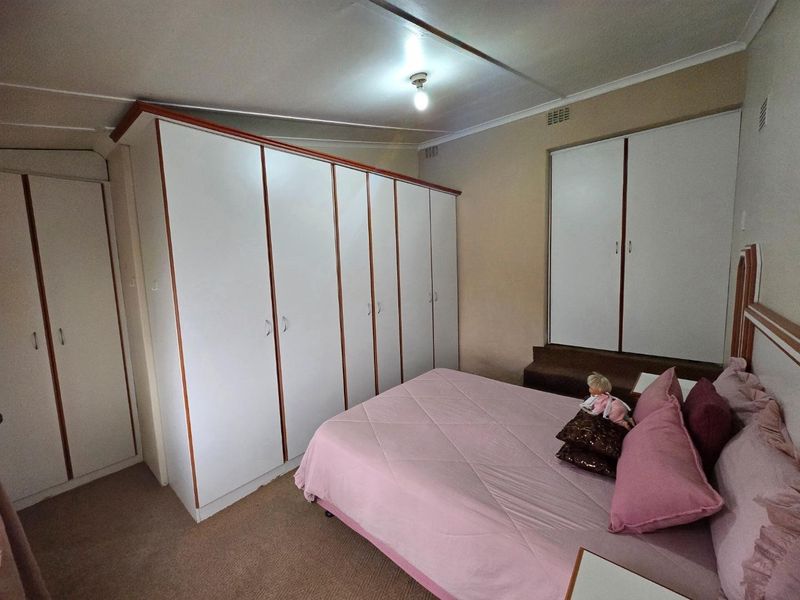 Spacious Four-Bedroom Family Home with potential Flatlet and Scenic Views - Photo 10