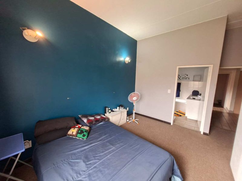 INVESTMENT DREAM OR PERFECT STARTER HOME - Photo 4