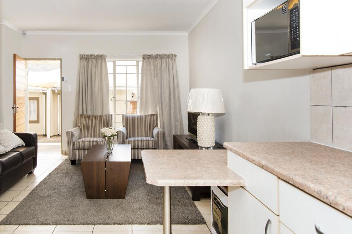 2 Bedroom TownHouse for Sale: - Engedi Complex, Pionierspark - Photo 4