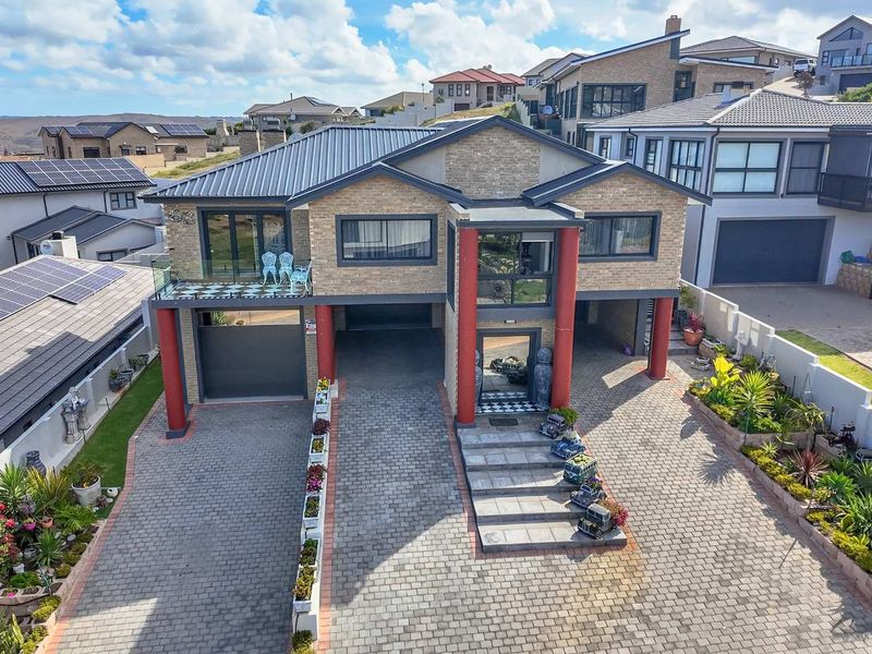 Coastal Elegance: Your Dream Home in Monte Christo - Photo 2