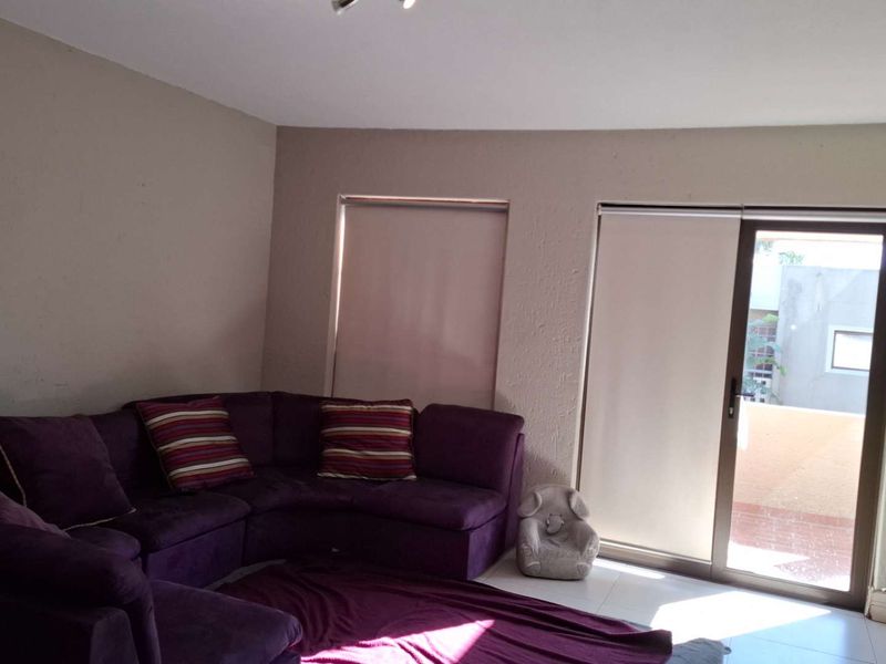 Secure townhouse - Upstairs unit in Popular Complex - Photo 3