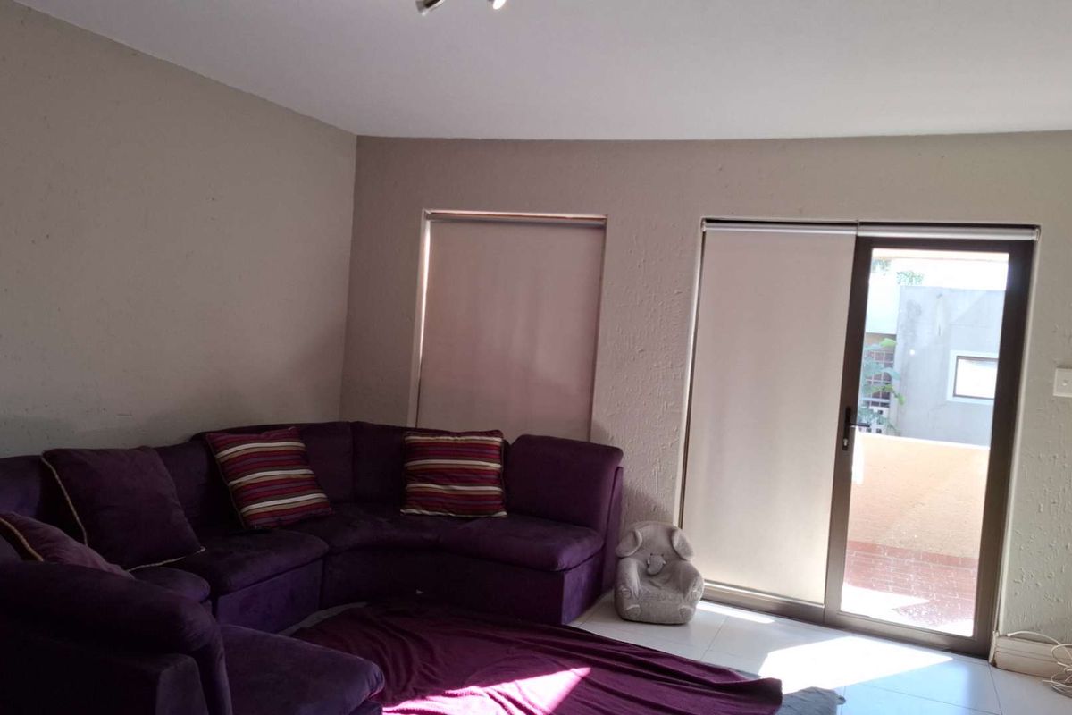 Secure townhouse - Upstairs unit in Popular Complex - Photo 3