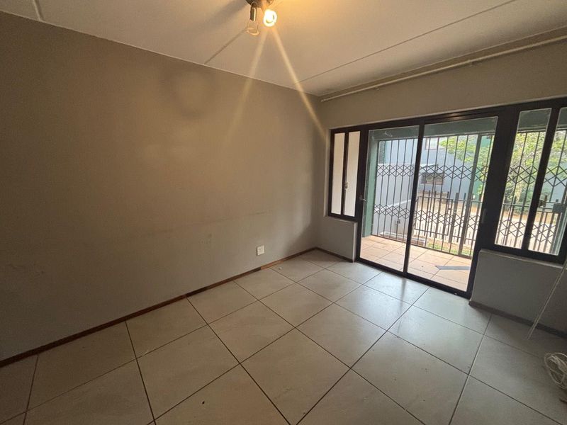 2-Bedroom Ground-Floor Apartment with Private Garden - Photo 3