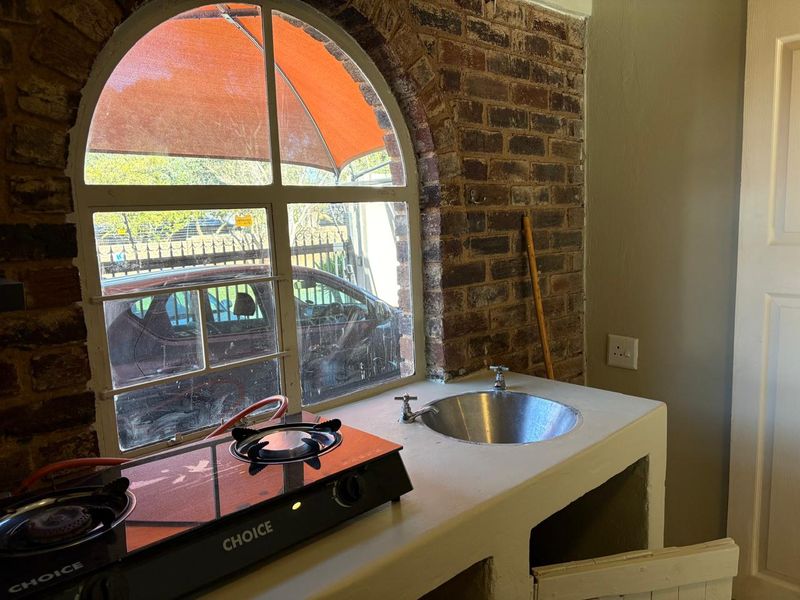 Bachelor Cottage to Rent - Photo 8