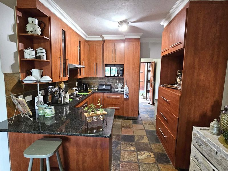 NEAT 2 BEDROOM TOWNHOUSE IN MELODIE - Photo 10