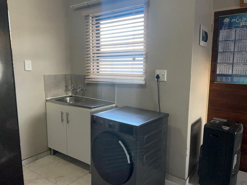 Clayville Ext 45 - R1 350 000 Family Home - Photo 8