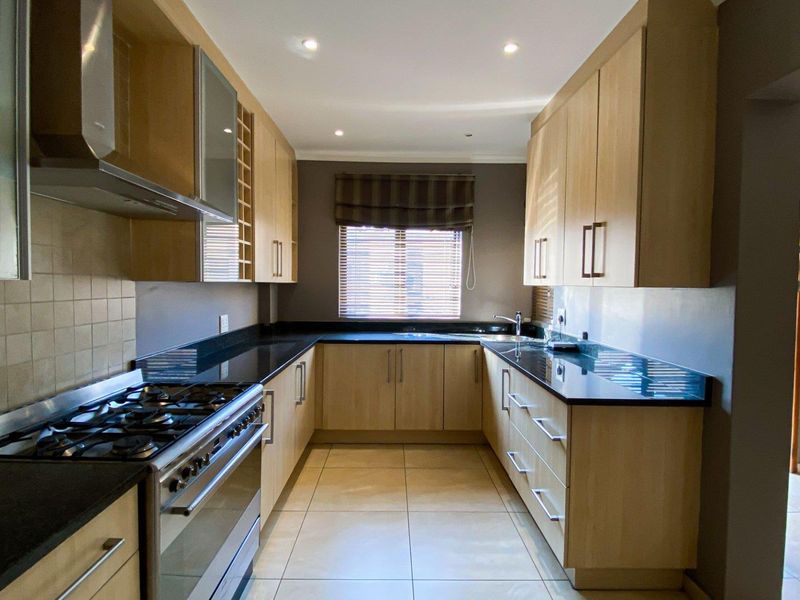 Exquisite Facebrick Cluster, Only 4 in complex! - Photo 8