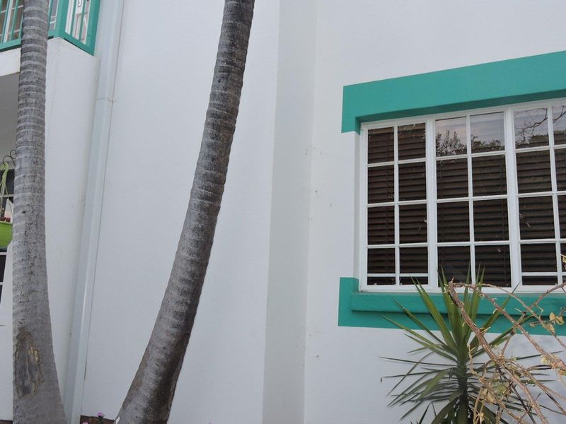 Charming furnished 2-Bedroom simplex - Photo 3