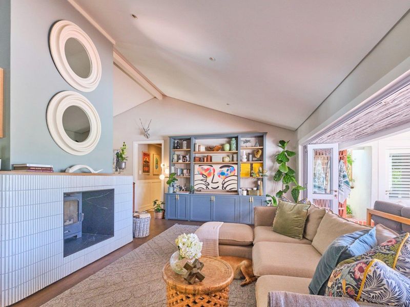 Magnificent Stylish modern family home and Entertainers dream - Photo 9