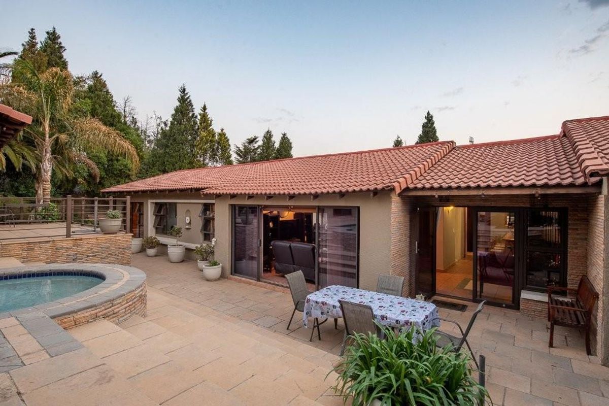 Find Your Forever Home: Luxury Meets Practicality! - Photo 5
