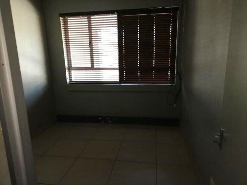 Office To Let in Windhoek Central - Photo 6