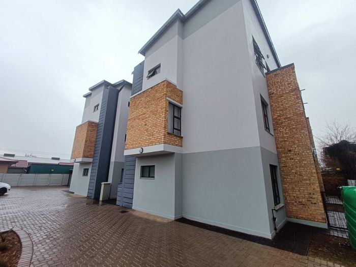 Property #2405387, Apartment Pending Sale in Lyttelton Manor