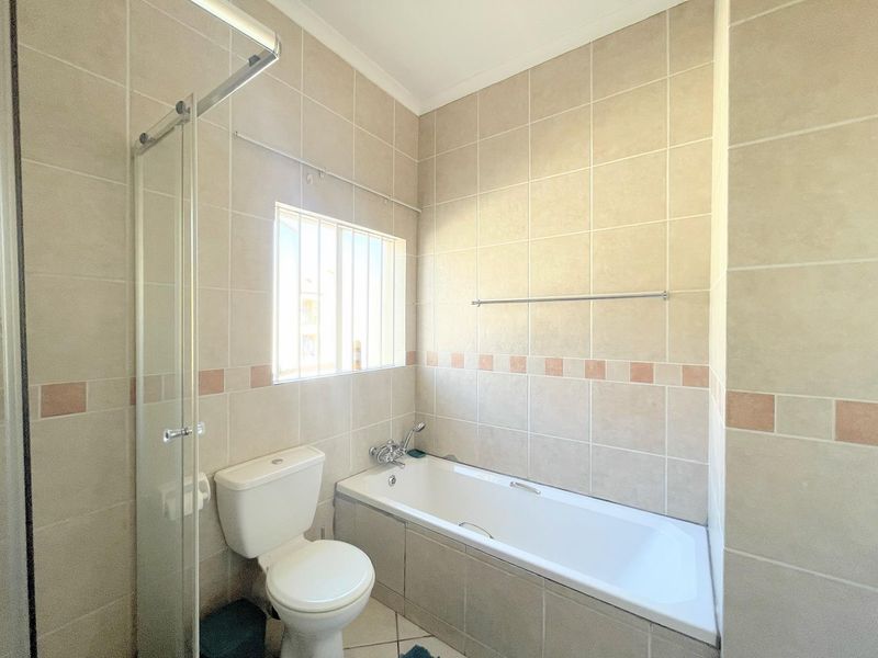 Spacious living, Prime location, Exceptional investment potential. - Photo 8