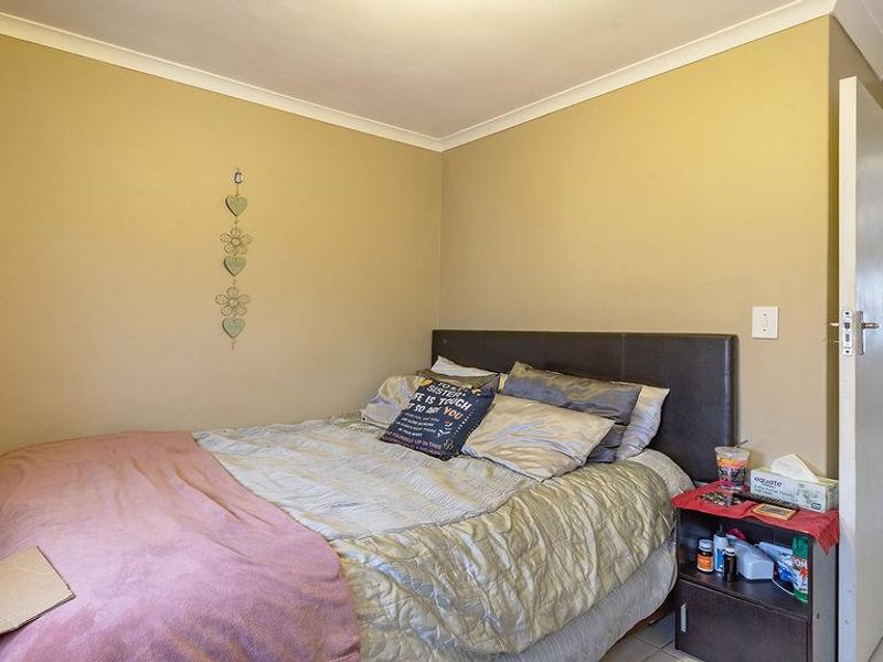 Neat 1 Bedroom Apartment For Sale In Bothasig - Photo 8
