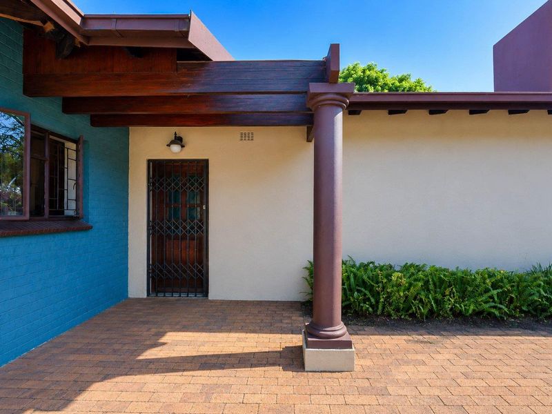 Spacious, Happy Family Home, set on a large stand. - Photo 6