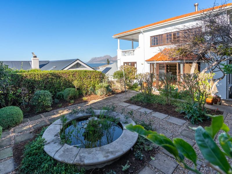 Elevated Coastal Charm with Unmatched False Bay Views for Rent Long Term - Photo 5