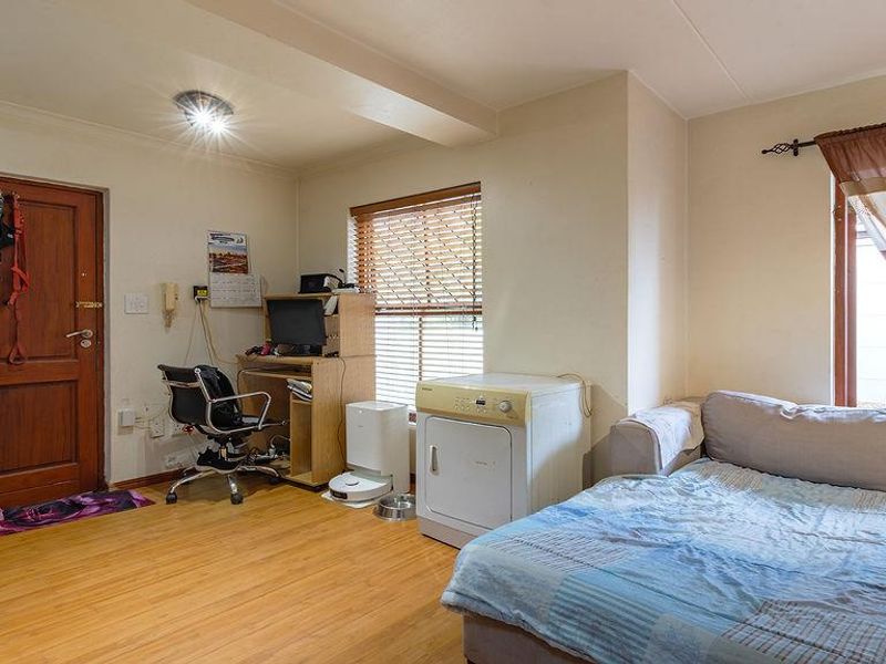 Step Into This Cozy And Open Plan Duplex, Where Every Detail is Designed For Comfort - Photo 6