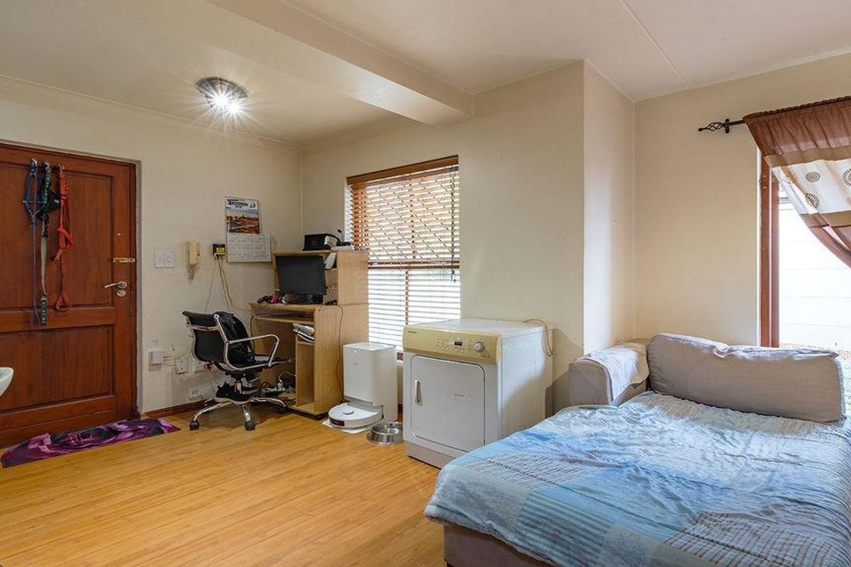 Step Into This Cozy And Open Plan Duplex, Where Every Detail is Designed For Comfort - Photo 5