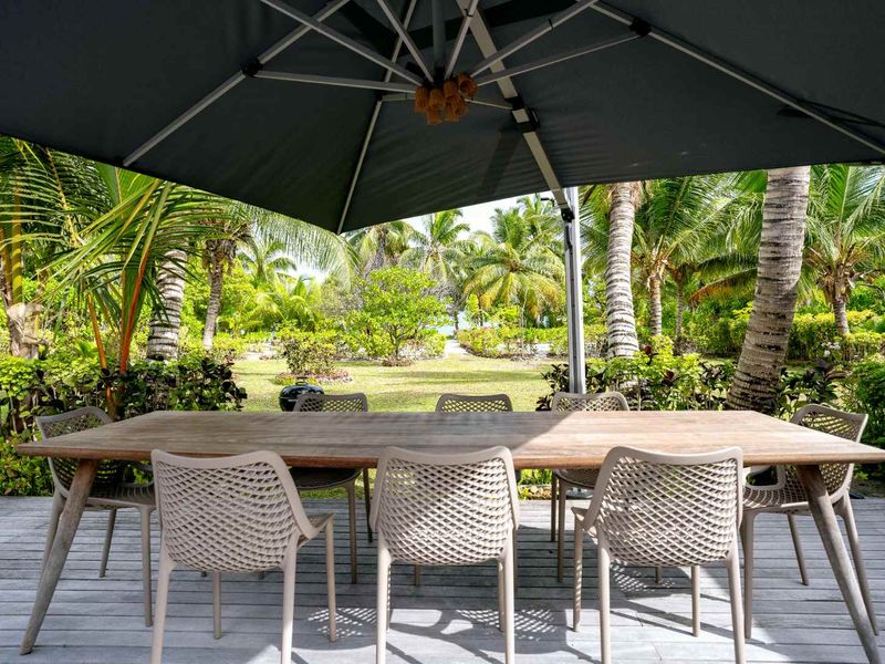 EXCEPTIONAL PRIVATE BEACH VILLA ON THE IDYLLIC DESROCHES ISLAND - Photo 4