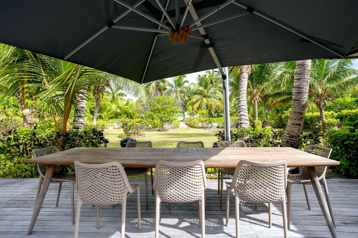 EXCEPTIONAL PRIVATE BEACH VILLA ON THE IDYLLIC DESROCHES ISLAND - Photo 4