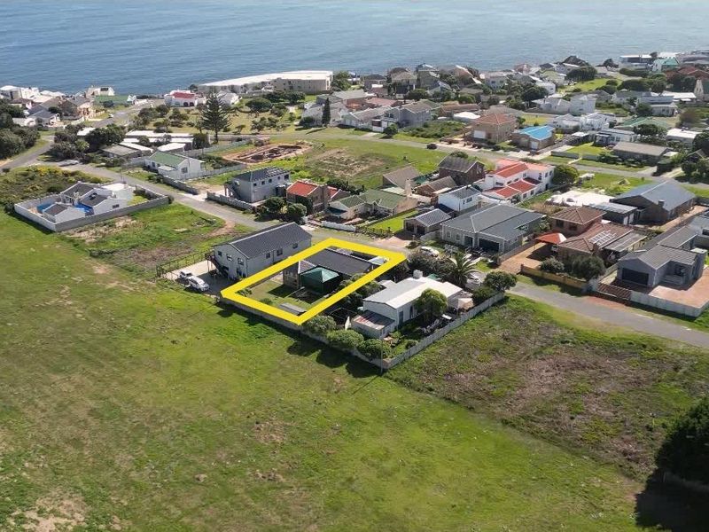 2 HUGE LIVING AREAS AS WELL AS 2 SHADED AREAS - Photo 2