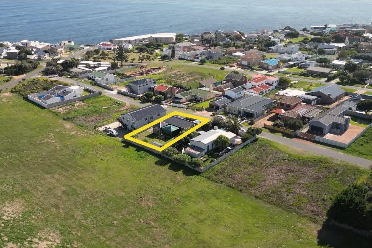 2 HUGE LIVING AREAS AS WELL AS 2 SHADED AREAS - Photo 2