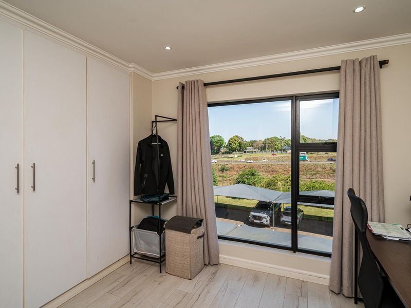 TURN KEY LOCK-UP & GO IN EVER POPULAR EMBERTON ESTATE! - Photo 9