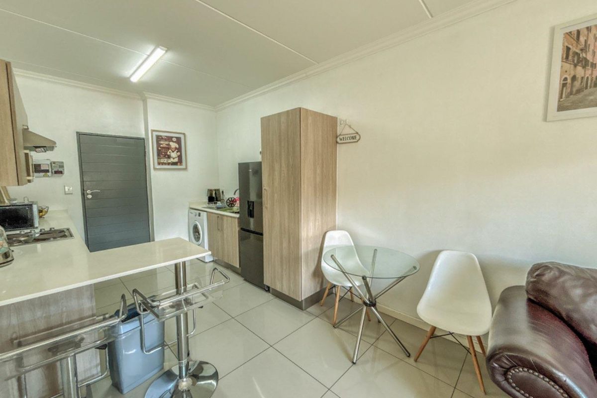 Modern Look-Up and Go 1 Bedroom Apartment /Flat for sale in Halfway Gardens - Photo 5