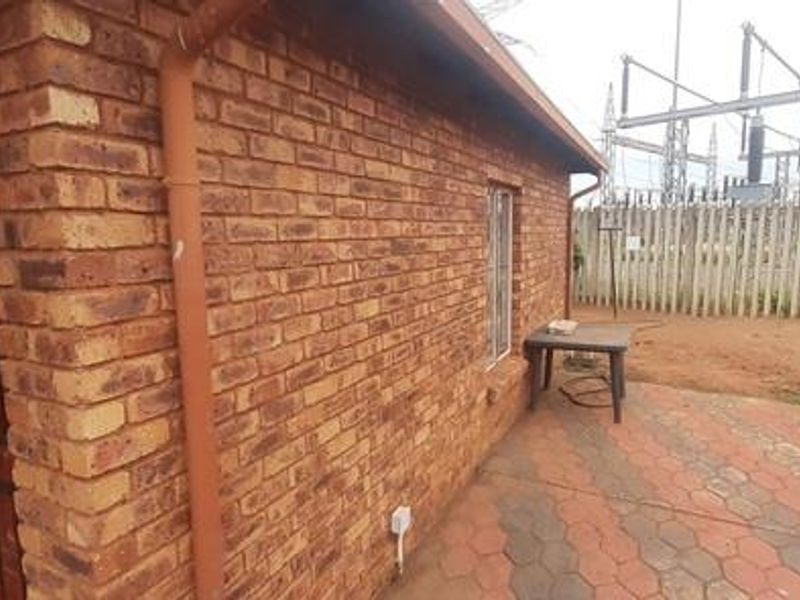 Great Low Maintenace Start up Home !!! - Photo 2