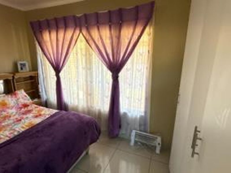2 BEDROOM UPSTAIRS TOWNHOUSE FOR SALE IN MEREDALE, JOHANNESBURG SOUTH - Photo 4