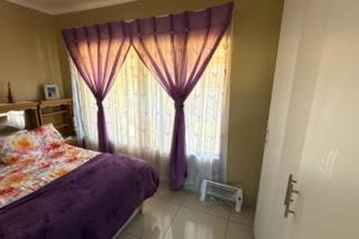 2 BEDROOM UPSTAIRS TOWNHOUSE FOR SALE IN MEREDALE, JOHANNESBURG SOUTH - Photo 4