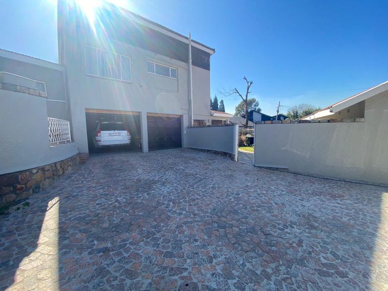 If only this large family home could speak, it would tell a thousand tales of love and memorable moments. Make it your own and nurture new memories. - Photo 8