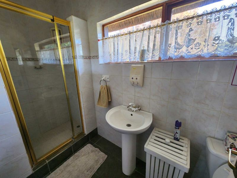 Life on the Vaal Dam with private waterfront - Photo 10