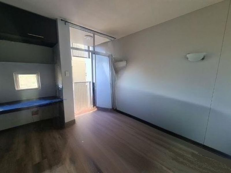 HATFIELD - 2 BEDROOM APARTMENT WALKING DISTANCE TO PRETORIA UNIVERSITY - Photo 6