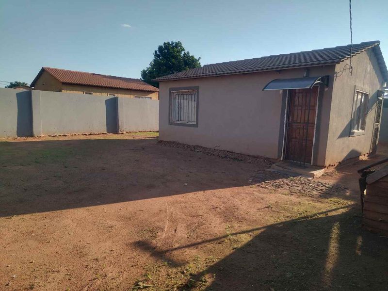 Stunning RDP house to rent in Soshanguve South - Photo 2