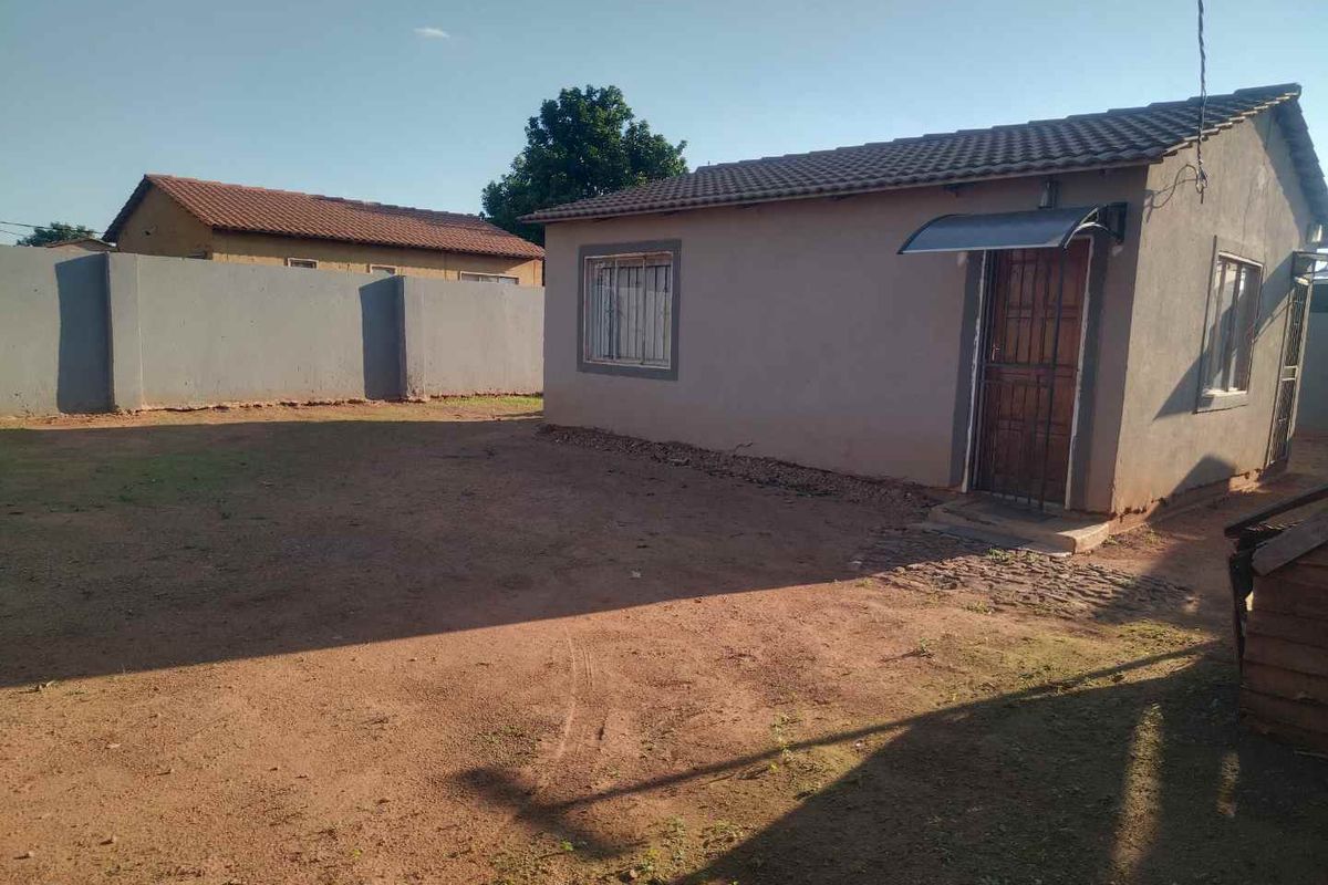 Stunning RDP house to rent in Soshanguve South - Photo 2