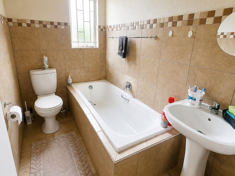 Beautiful 3-Bedroom Home for Sale in Leopard Rest - Photo 6