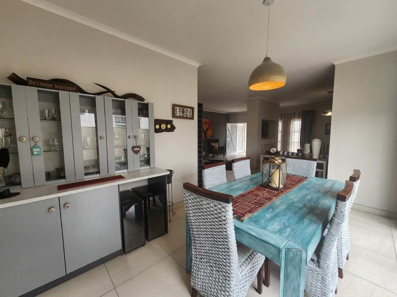 A beutiful family home in the sought-after area of ​​Sunbay in Henties Bay - Photo 3