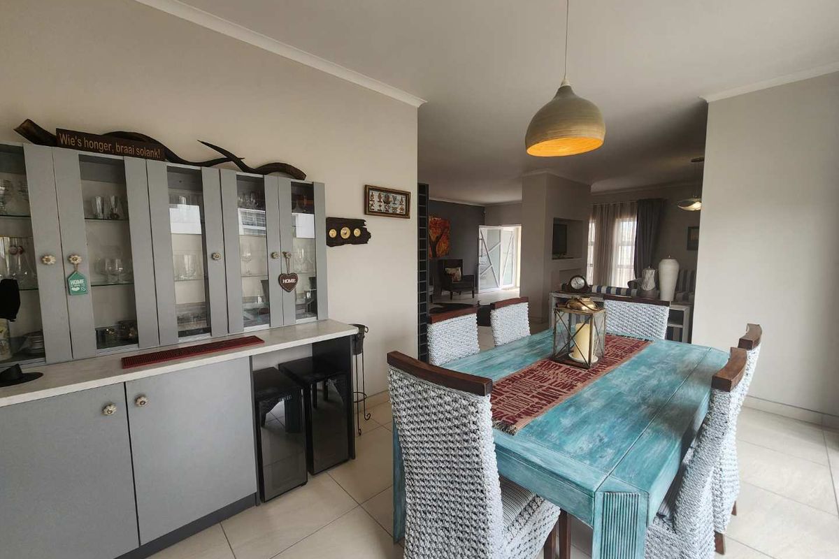 A beutiful family home in the sought-after area of ​​Sunbay in Henties Bay - Photo 3