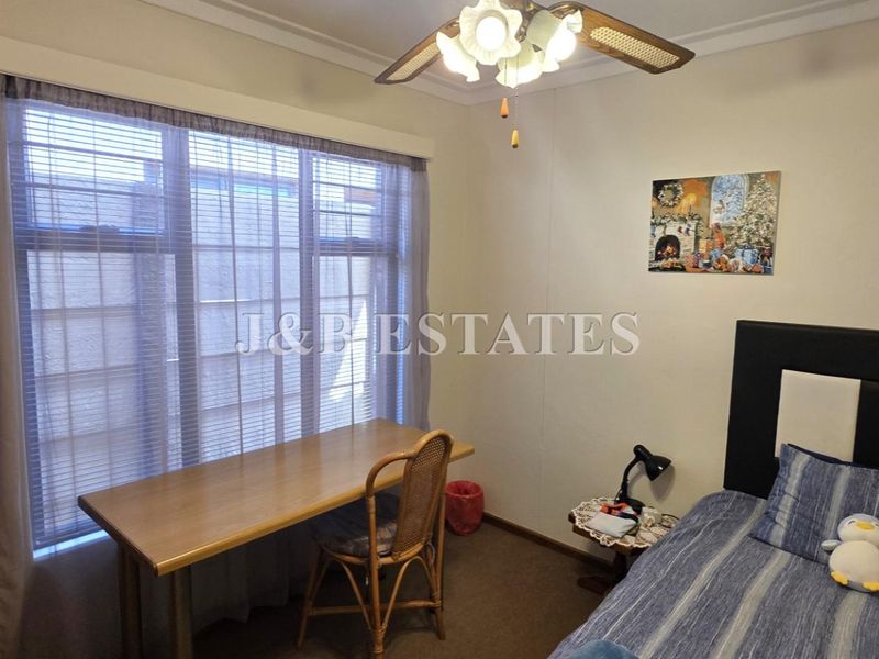 4 Bedroom House With 2 Bedroom Flat - Photo 9