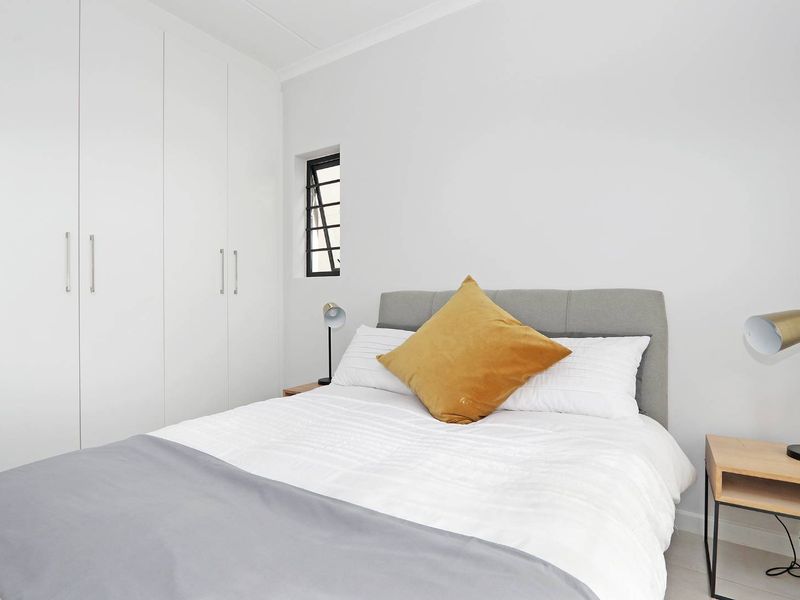 Sunny Spacious two bedroom Second floor apartment - Photo 7