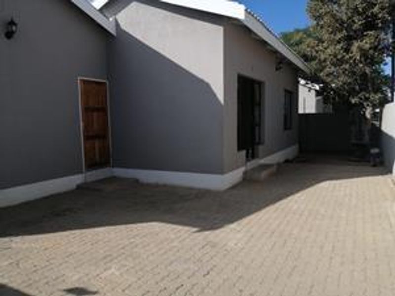 Townhouse For Sale in Okahandja - Photo 4