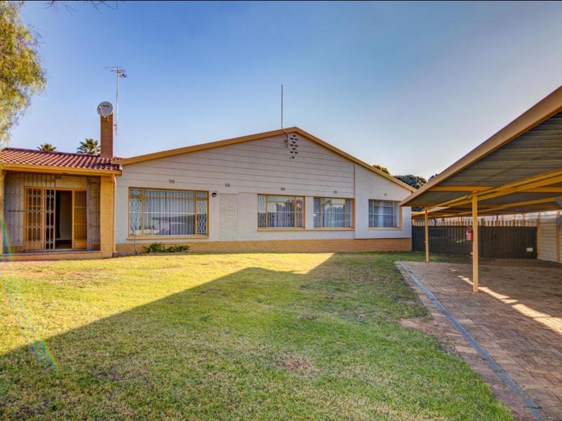 " Charming Family Home with Abundant Amenities" - Photo 2