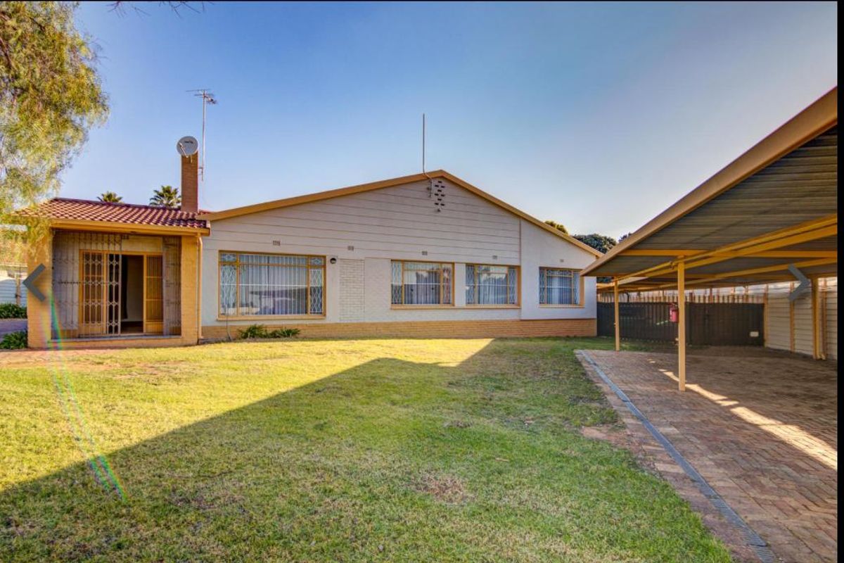 " Charming Family Home with Abundant Amenities" - Photo 2