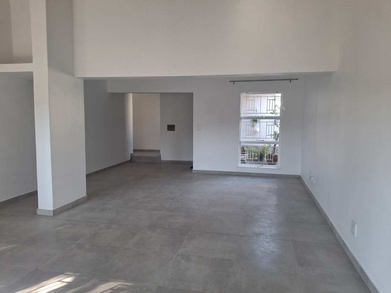 A BEAUTIFULLY RENOVATED TWO BEDROOM SIMPLEX - Photo 6