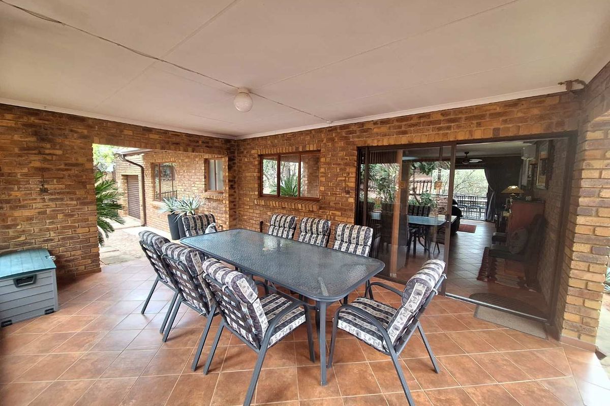 Immaculate Fully Furnished Property with Game Drive Vehicle Included - Photo 2