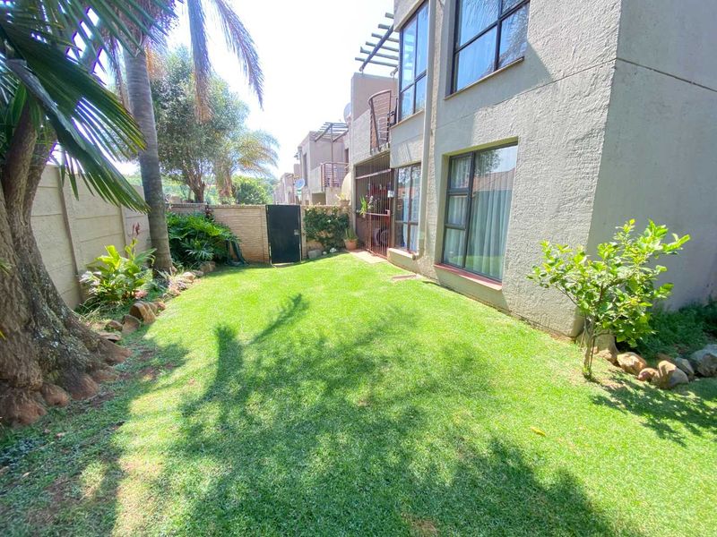 Ground Floor Corner Unit With Spacious Garden - Photo 3