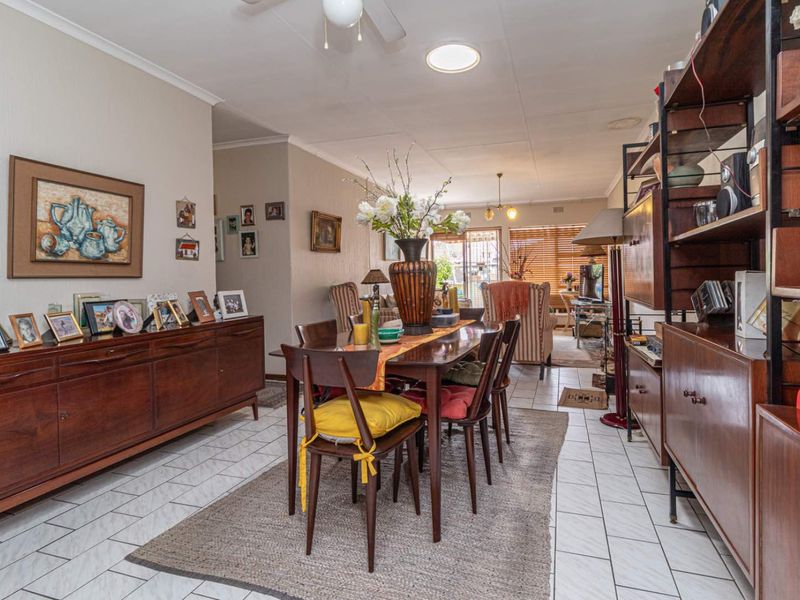 Charming Simplex Living with Endless Potential. Sorry unfortunately no pets - Photo 9